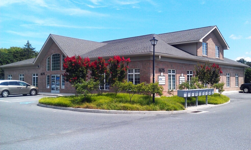 1675 S State St, Dover, DE for lease - Primary Photo - Image 1 of 6