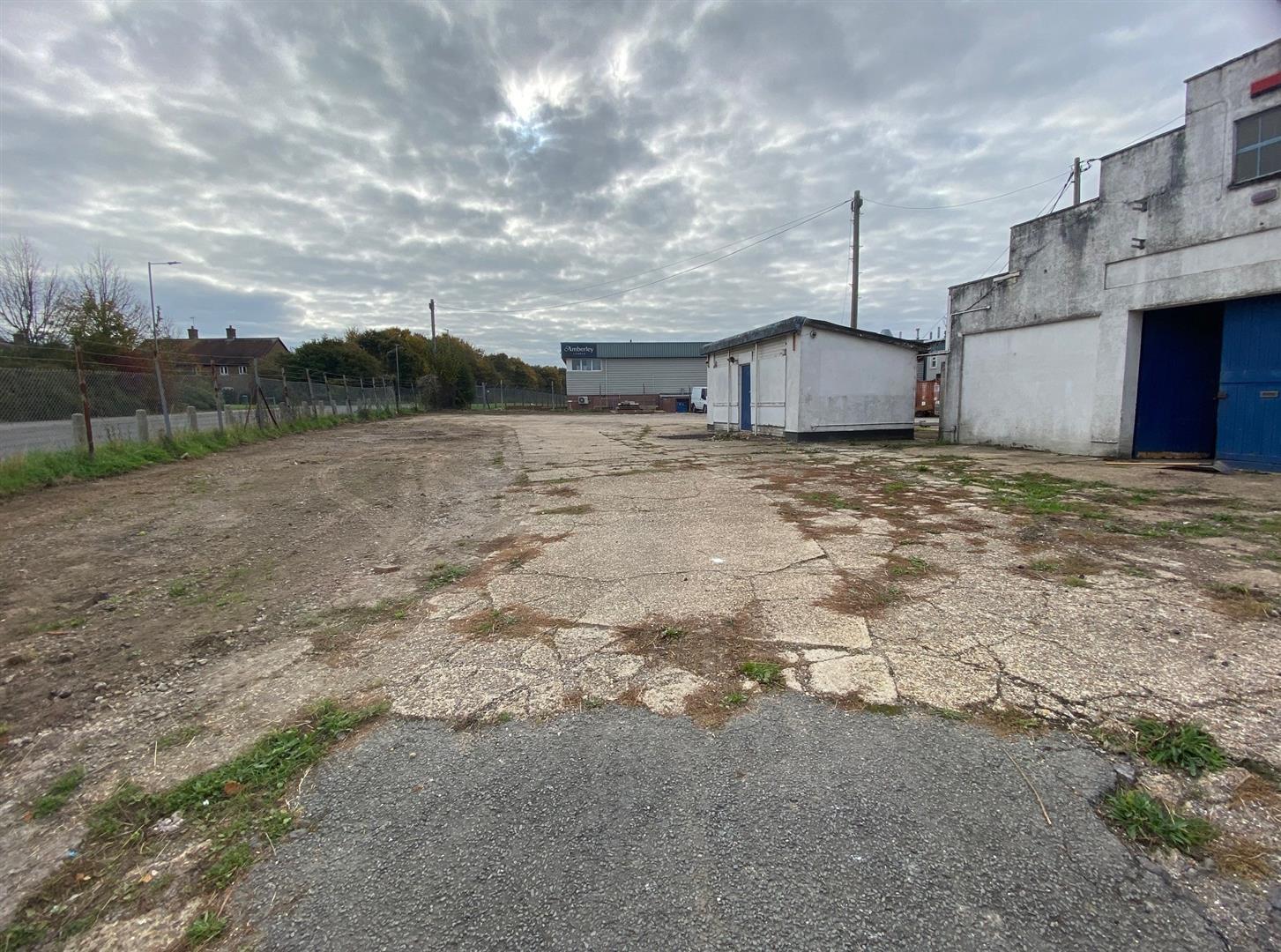 Shaftesbury Ln, Blandford Forum for lease Primary Photo- Image 1 of 6