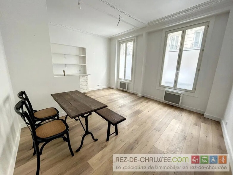 Multifamily in Paris for sale - Building Photo - Image 2 of 9