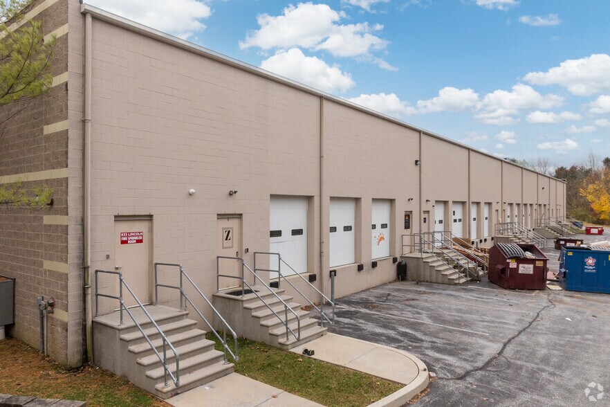 833 Lincoln Ave, West Chester, PA à vendre - Photo du bâtiment - Image 2 de 4