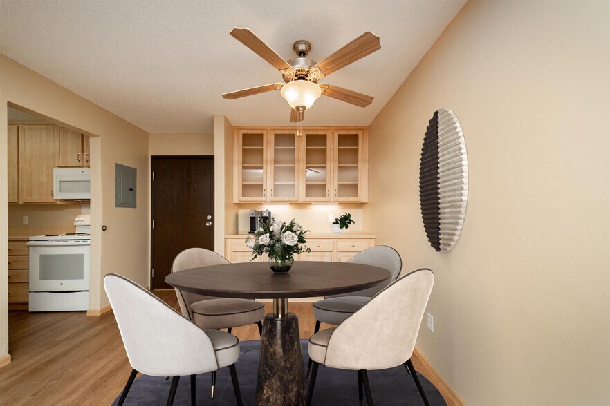 8515 Parkvilla Dr, Mountain Iron, MN à vendre - Photo du bâtiment - Image 2 de 18