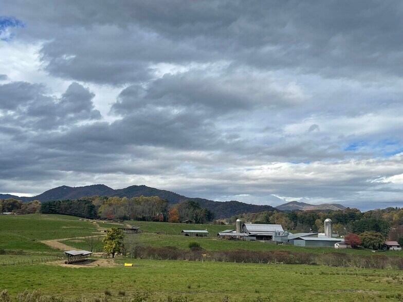 Ratcliff Cove Rd, Waynesville, NC for sale - Primary Photo - Image 1 of 6
