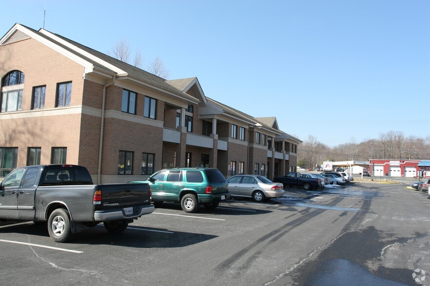 2046-2048 Jefferson Davis Hwy, Stafford, VA for lease - Building Photo - Image 3 of 8