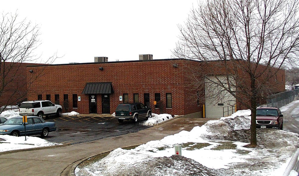 226 S Westgate Dr, Carol Stream, IL for sale - Building Photo - Image 2 of 5