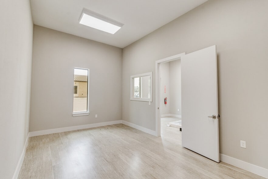 1698 Keller Pky, Keller, TX for lease - Interior Photo - Image 2 of 8