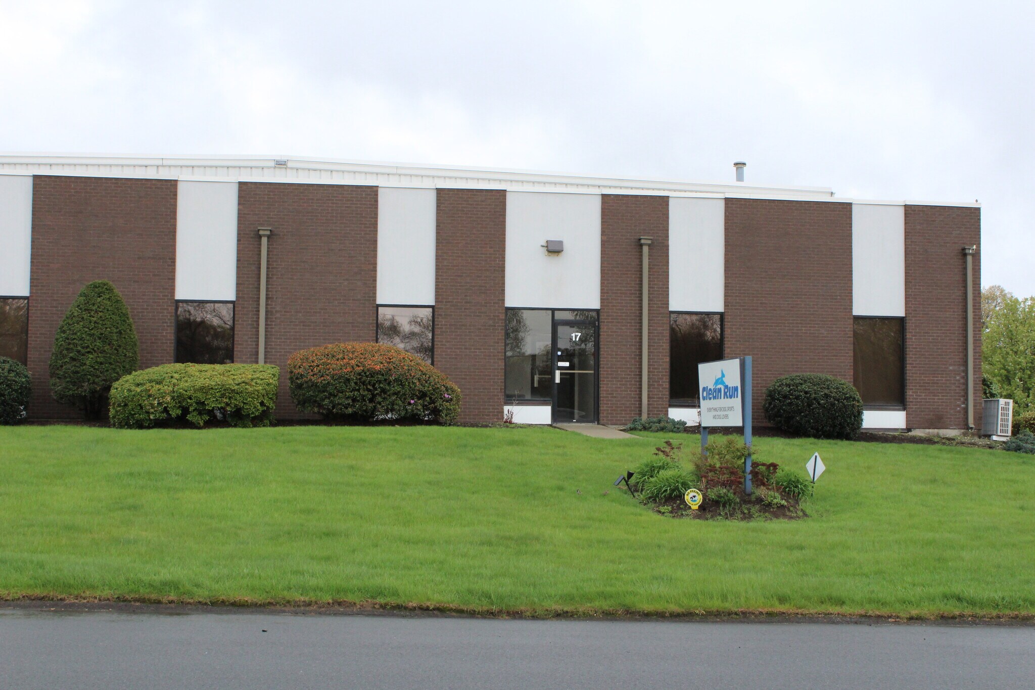 17 Industrial Dr, South Hadley, MA à vendre Photo principale- Image 1 de 22