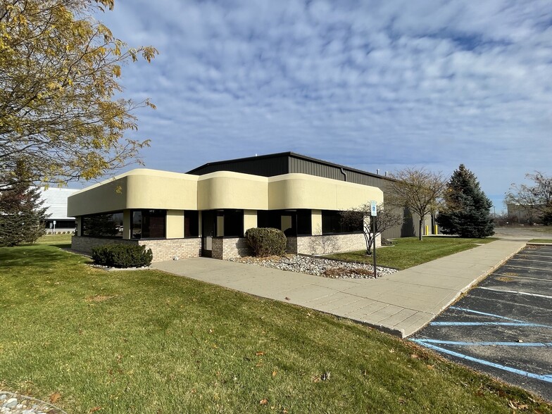 8127 Industrial Park Dr, Grand Blanc, MI à vendre - Photo du b timent - Image 1 de 1