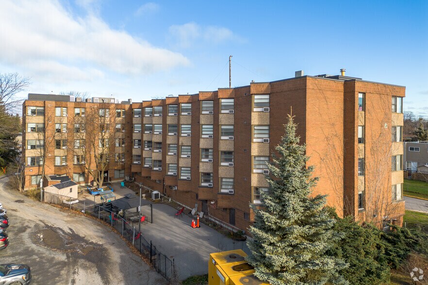 2179 Elmira Dr, Ottawa, ON à vendre - Photo du bâtiment - Image 3 de 3