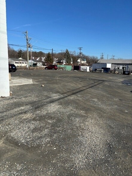 21 Taylor St, Danbury, CT for lease - Building Photo - Image 2 of 2