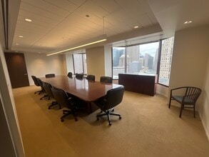 425 S Financial Pl, Chicago, IL for lease Building Photo- Image 1 of 3