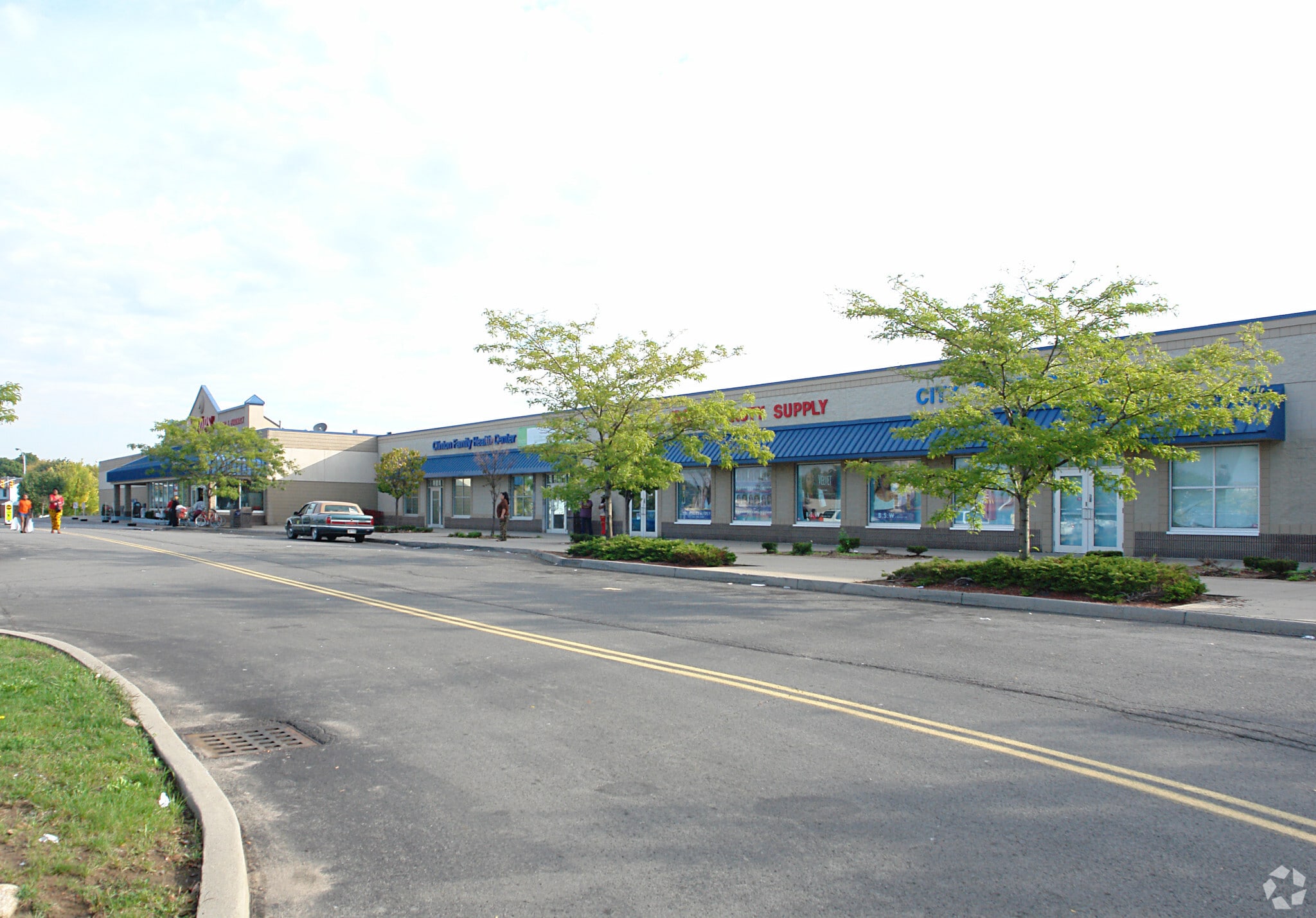 265-315 Upper Falls Blvd, Rochester, NY for lease Primary Photo- Image 1 of 5