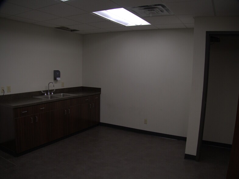 117 W Central Ave, Bentonville, AR à louer - Photo intérieure - Image 3 de 12