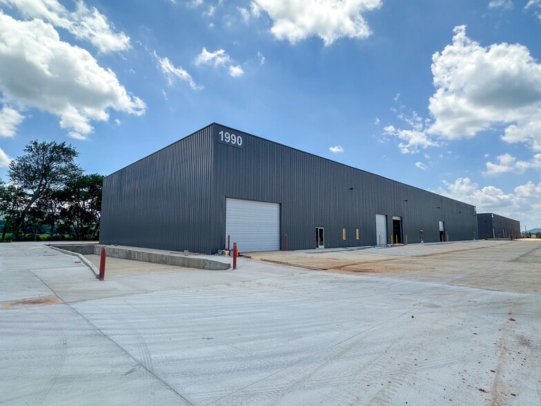 2000 Bob Wade NW ln, Huntsville, AL à louer - Photo du bâtiment - Image 2 de 24