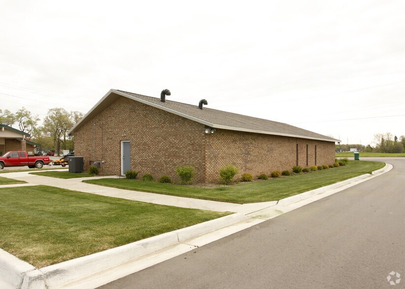 1800 Dorr Rd, Howell, MI à louer - Photo du bâtiment - Image 2 de 3