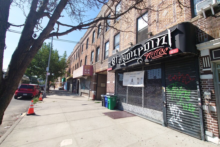 42-17 35th Ave, Long Island City, NY for lease - Building Photo - Image 3 of 3