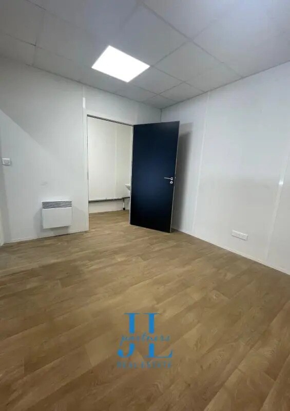 Flex in Bègles for lease Building Photo- Image 1 of 4