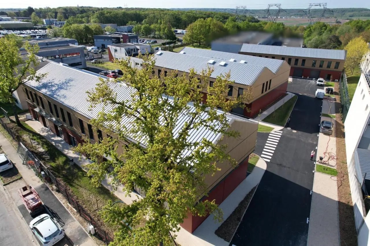 Flex in Marcoussis for sale Building Photo- Image 1 of 9