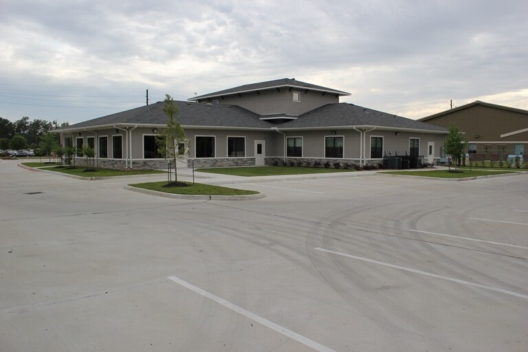 13621 Will Clayton Pky, Humble, TX à louer - Photo du bâtiment - Image 3 de 21