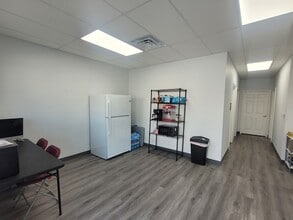 1913 Post Rd, New Braunfels, TX for lease Interior Photo- Image 2 of 7