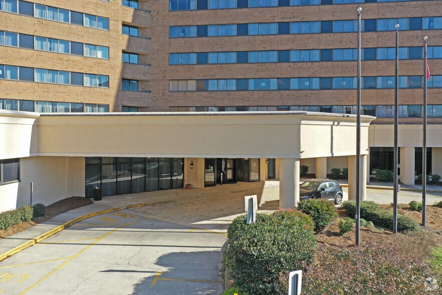 135 S Main St, High Point, NC for sale - Building Photo - Image 3 of 17