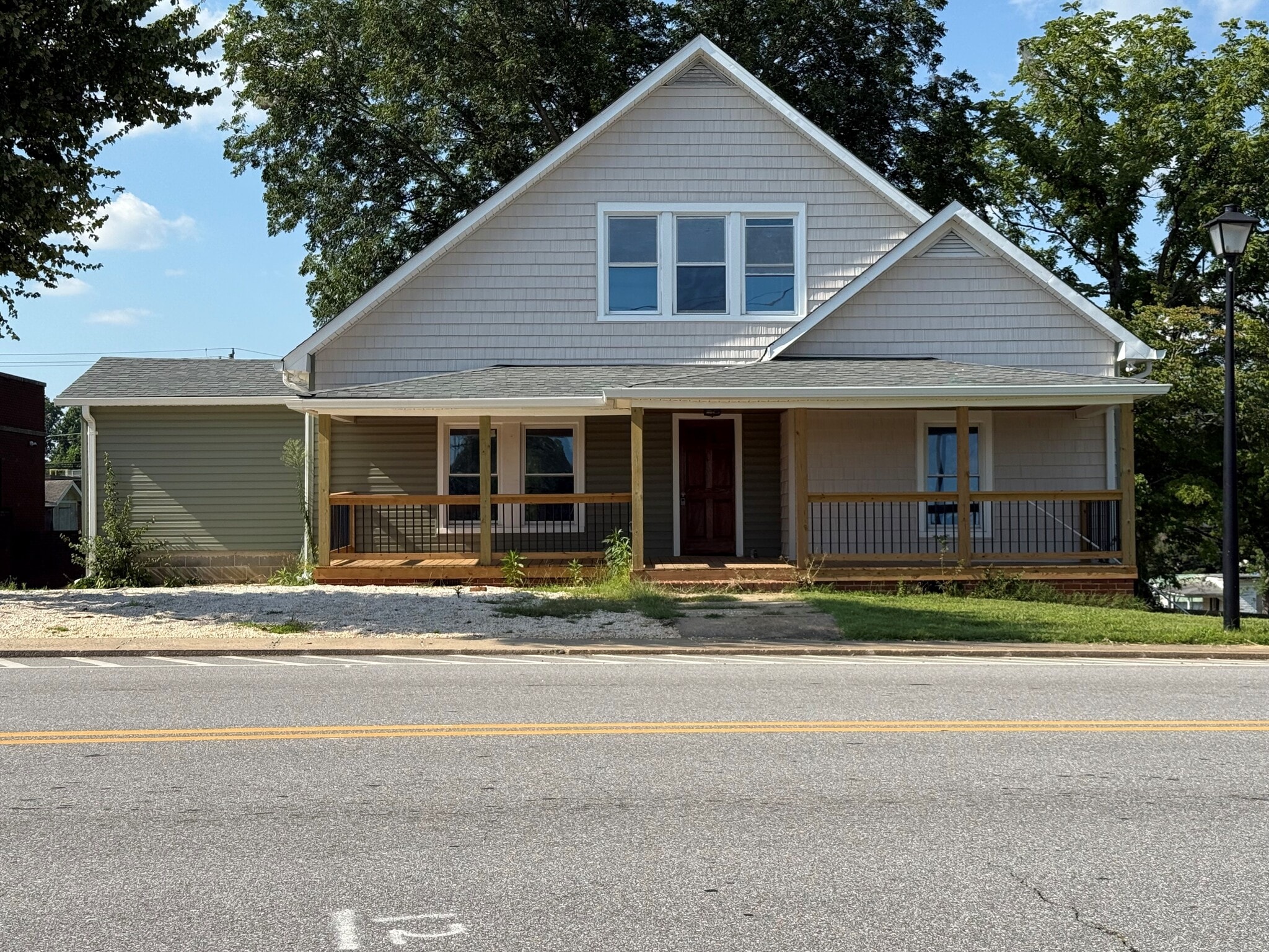 237 E Main St, Yadkinville, NC à vendre Photo principale- Image 1 de 14