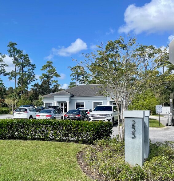 255 Professional Way, Wellington, FL à louer - Photo du bâtiment - Image 3 de 4