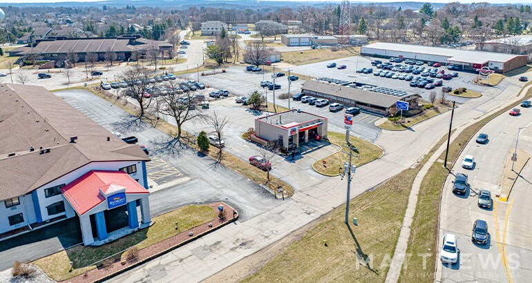 1951 E Main St, Waukesha, WI à vendre - Photo du bâtiment - Image 2 de 3
