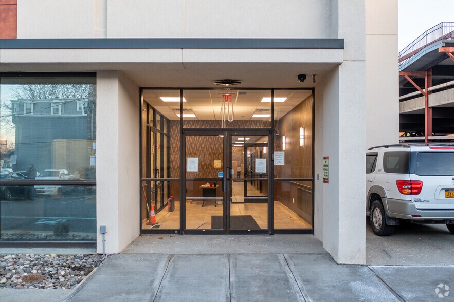 40 Garden St, Poughkeepsie, NY à louer - Photo du bâtiment - Image 2 de 10