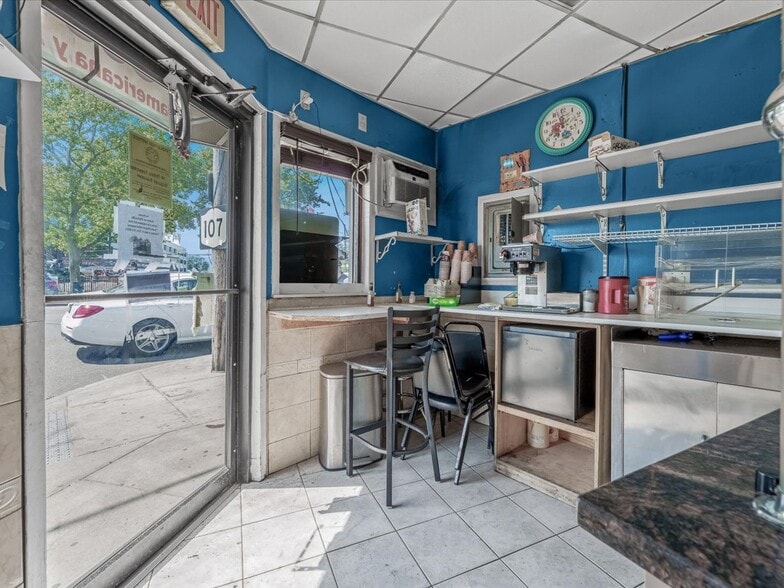 6 E Barclay St, Hicksville, NY for lease - Lobby - Image 3 of 7