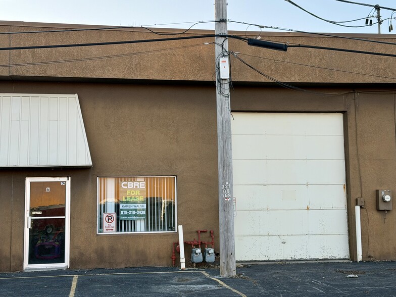 6203 Material Ave, Loves Park, IL à louer - Photo du bâtiment - Image 2 de 7