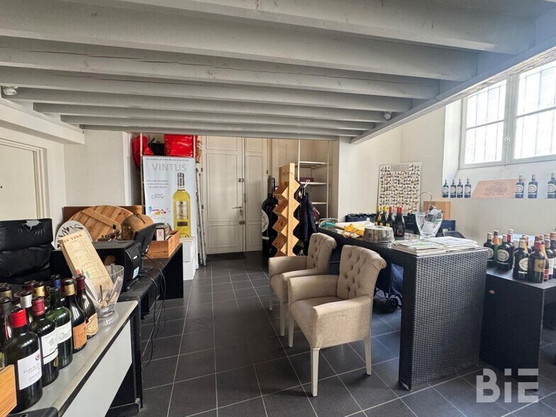 Office in Bordeaux for lease - Interior Photo - Image 3 of 5