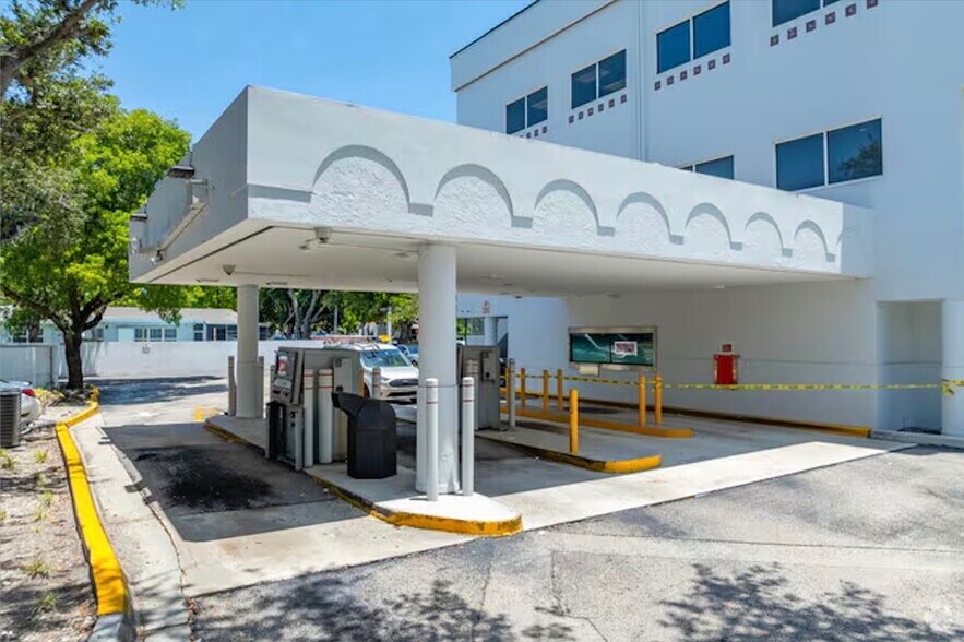 3801 Hollywood Blvd, Hollywood, FL à louer - Photo du bâtiment - Image 3 de 24