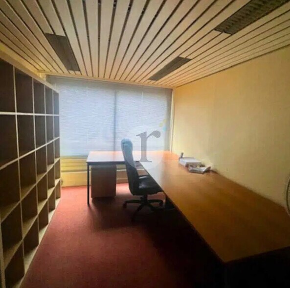 Office in Lille for lease - Interior Photo - Image 3 of 5