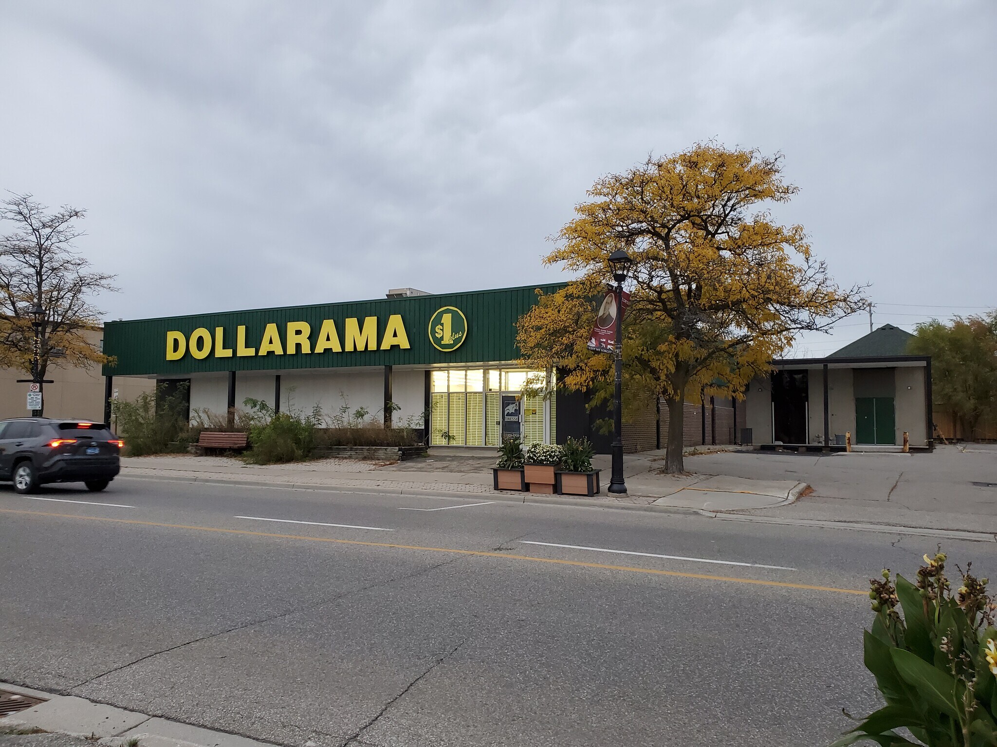 145 Queen St S, Mississauga, ON for sale Primary Photo- Image 1 of 1