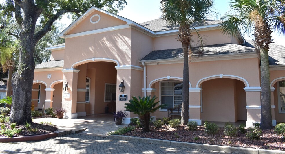 2252 Beach Dr, Gulfport, MS for lease - Primary Photo - Image 1 of 22