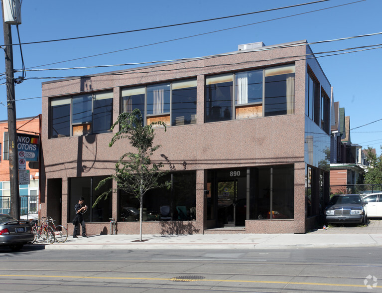 890 Dundas St W, Toronto, ON for lease - Building Photo - Image 2 of 2