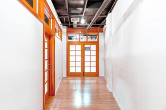 5401 W Alvern Cir, Los Angeles, CA for lease Interior Photo- Image 2 of 9