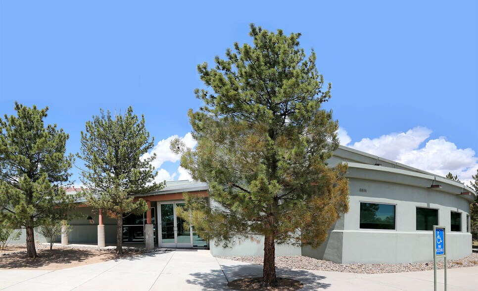 8814 Horizon Blvd NE, Albuquerque, NM à louer - Photo du bâtiment - Image 1 de 9