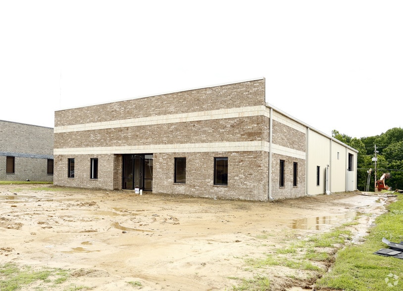 2101 Hillshire Cir, Memphis, TN for lease - Building Photo - Image 3 of 4