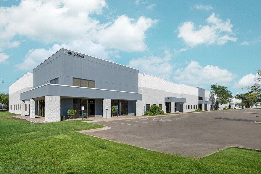 1800-1860 Elm St SE, Minneapolis, MN for lease - Building Photo - Image 2 of 8