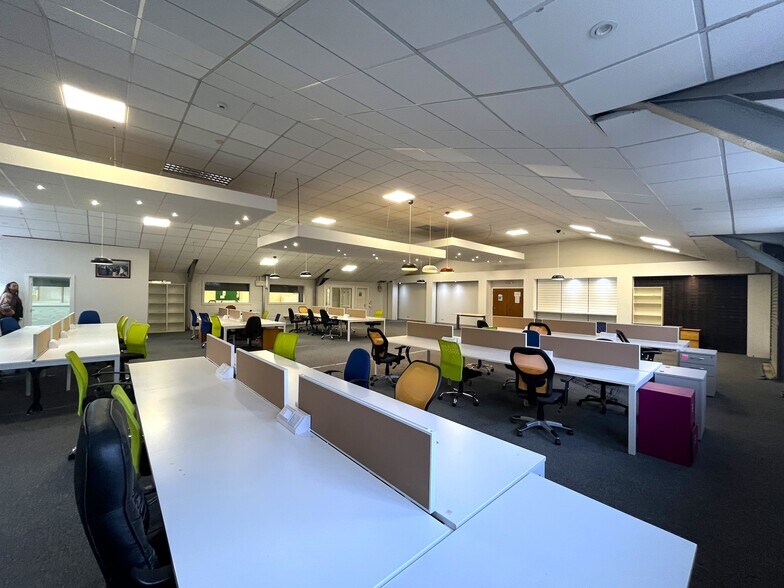 5 Wadsworth Rd, Greenford à louer - Photo intérieure - Image 3 de 5