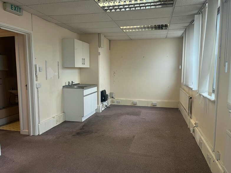Gatehouse Clos, Aylesbury for lease - Building Photo - Image 2 of 10