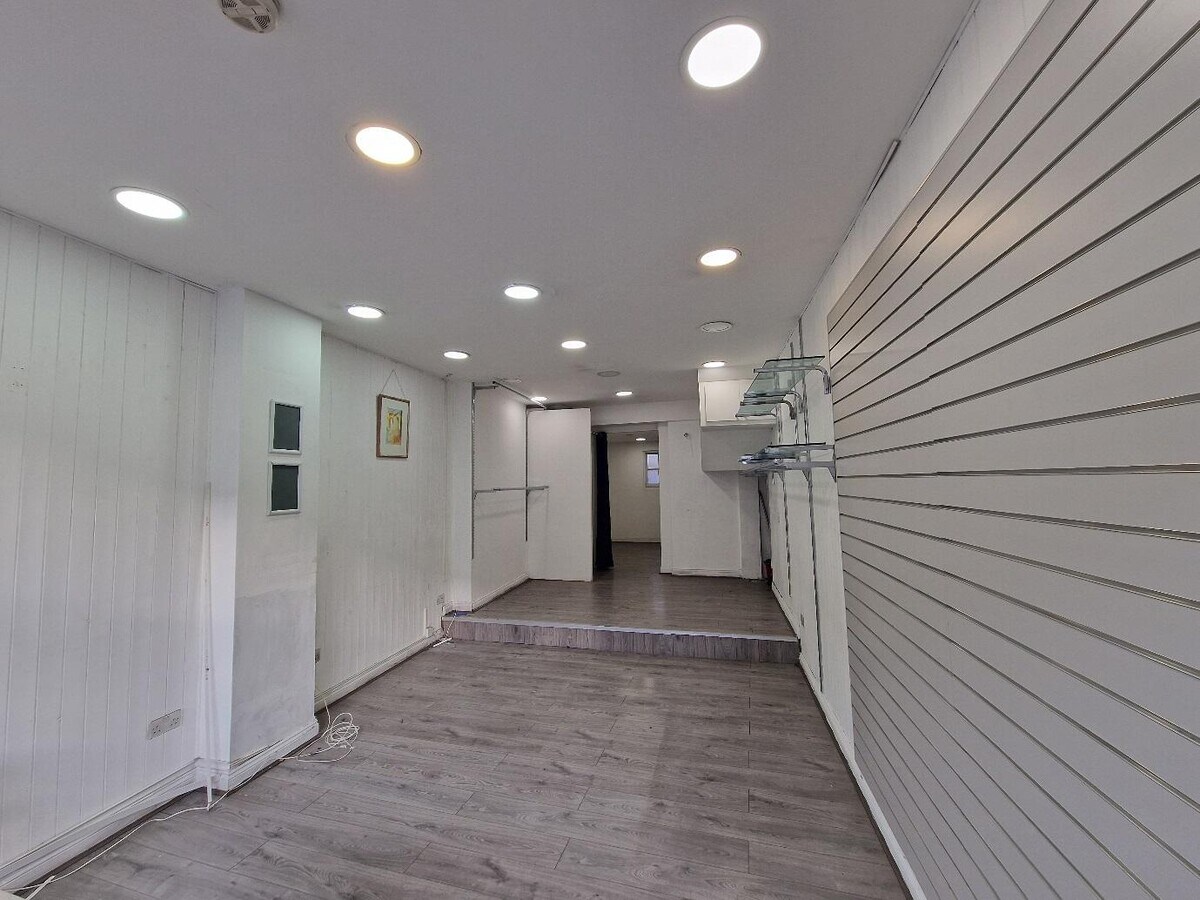48 Amwell St, London, LND EC1R 1XS - Unit GF Retail - - Interior Photo - Image 2 of 3