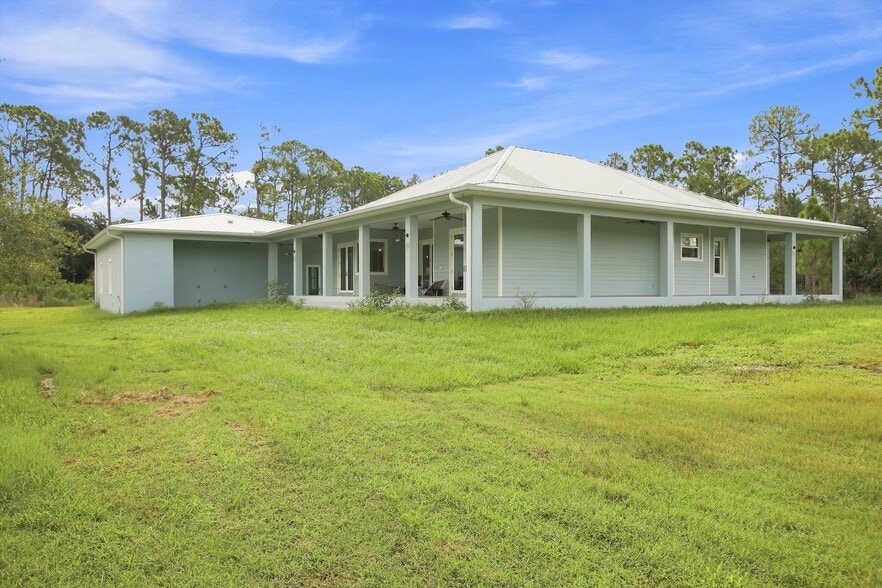 8146 Tropicaire Blvd, North Port, FL for sale - Building Photo - Image 2 of 12