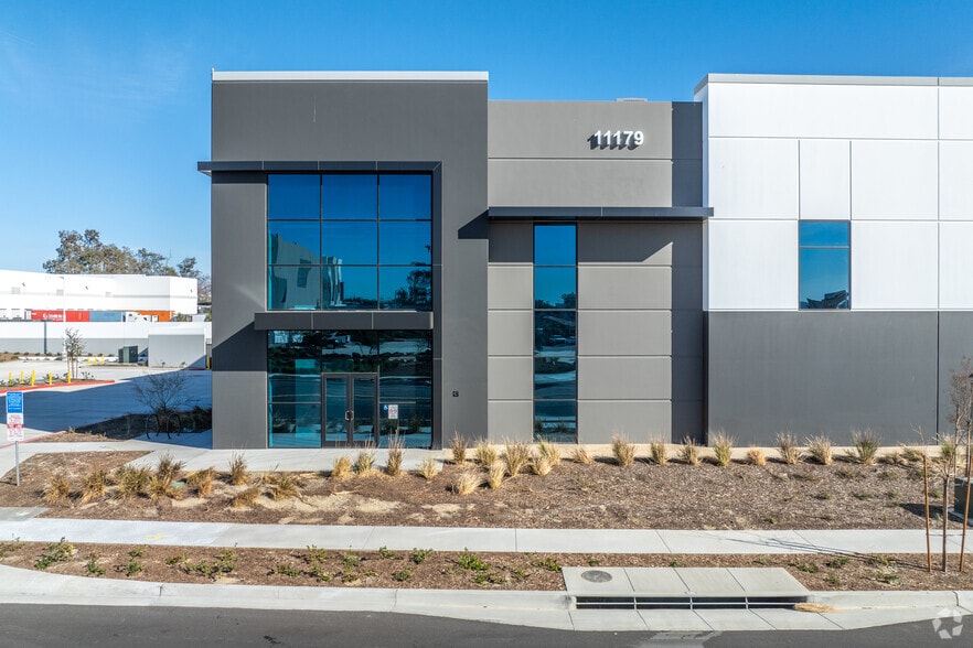 11179 Banana Ave, Fontana, CA for lease - Building Photo - Image 3 of 7