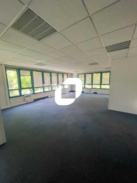 Office in Eybens for lease - Building Photo - Image 3 of 8