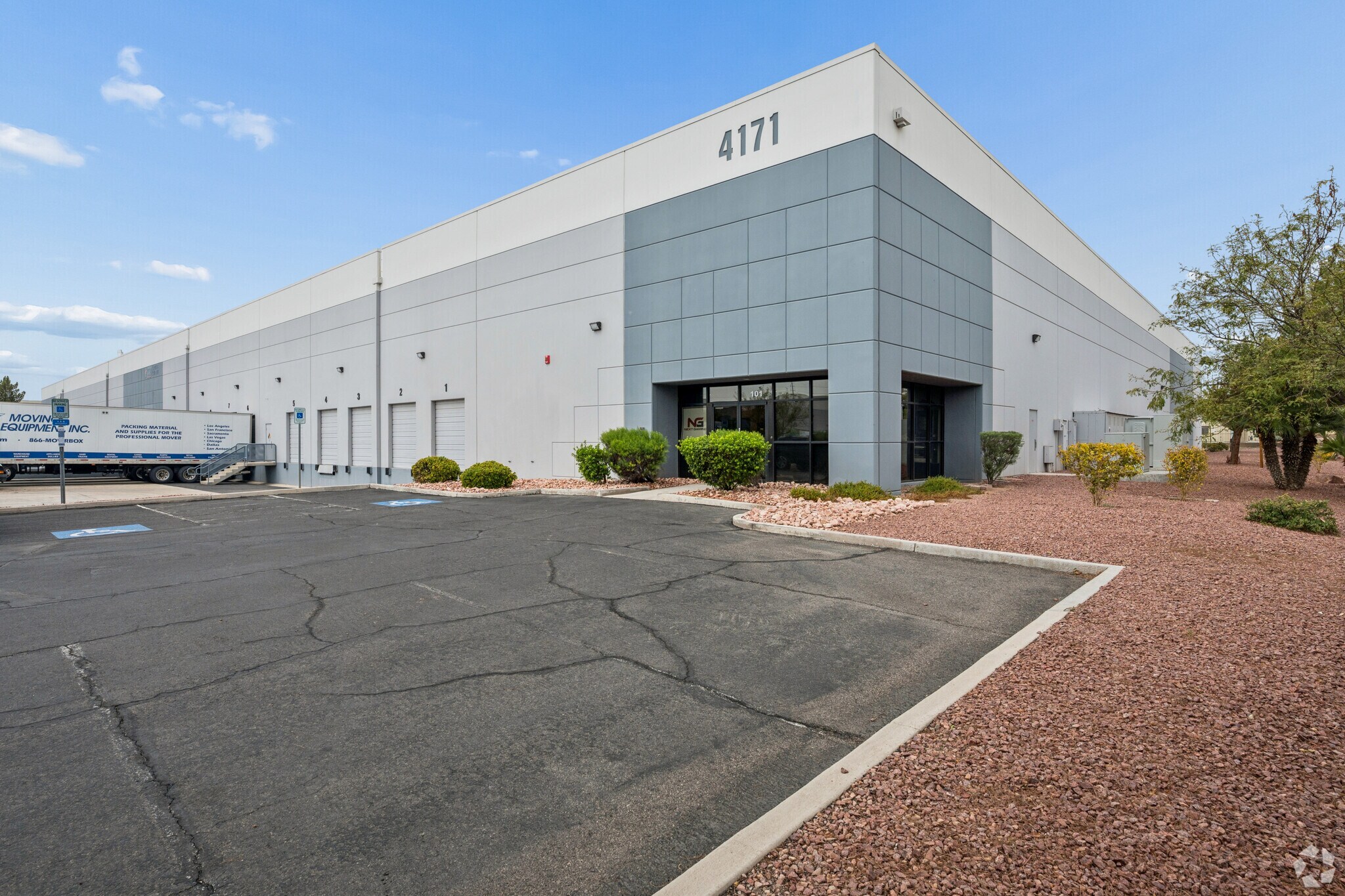 4171 Distribution Cir, North Las Vegas, NV à louer Photo du bâtiment- Image 1 de 13