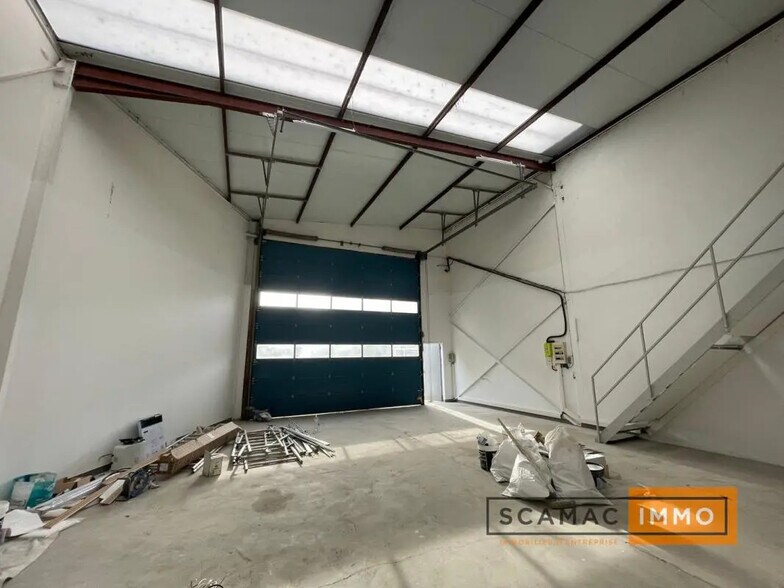 Industriel dans Sucy-en-Brie à louer - Photo du bâtiment - Image 1 de 8