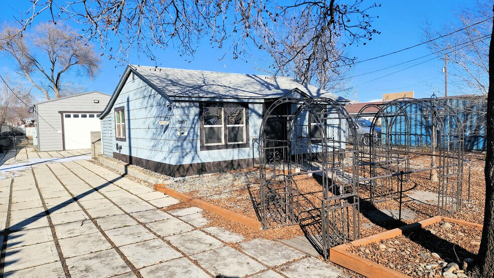 2107 E Mead Ave, Yakima, WA à vendre - Photo du bâtiment - Image 1 de 27