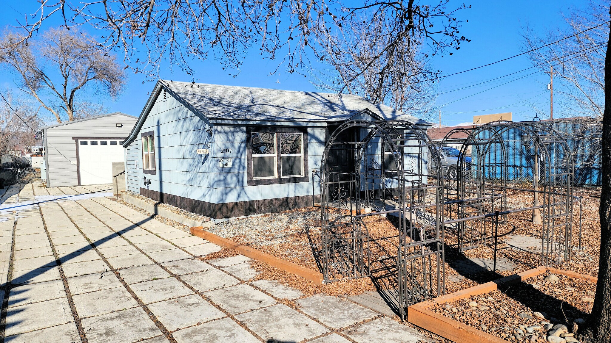 2107 E Mead Ave, Yakima, WA à vendre Photo du bâtiment- Image 1 de 28